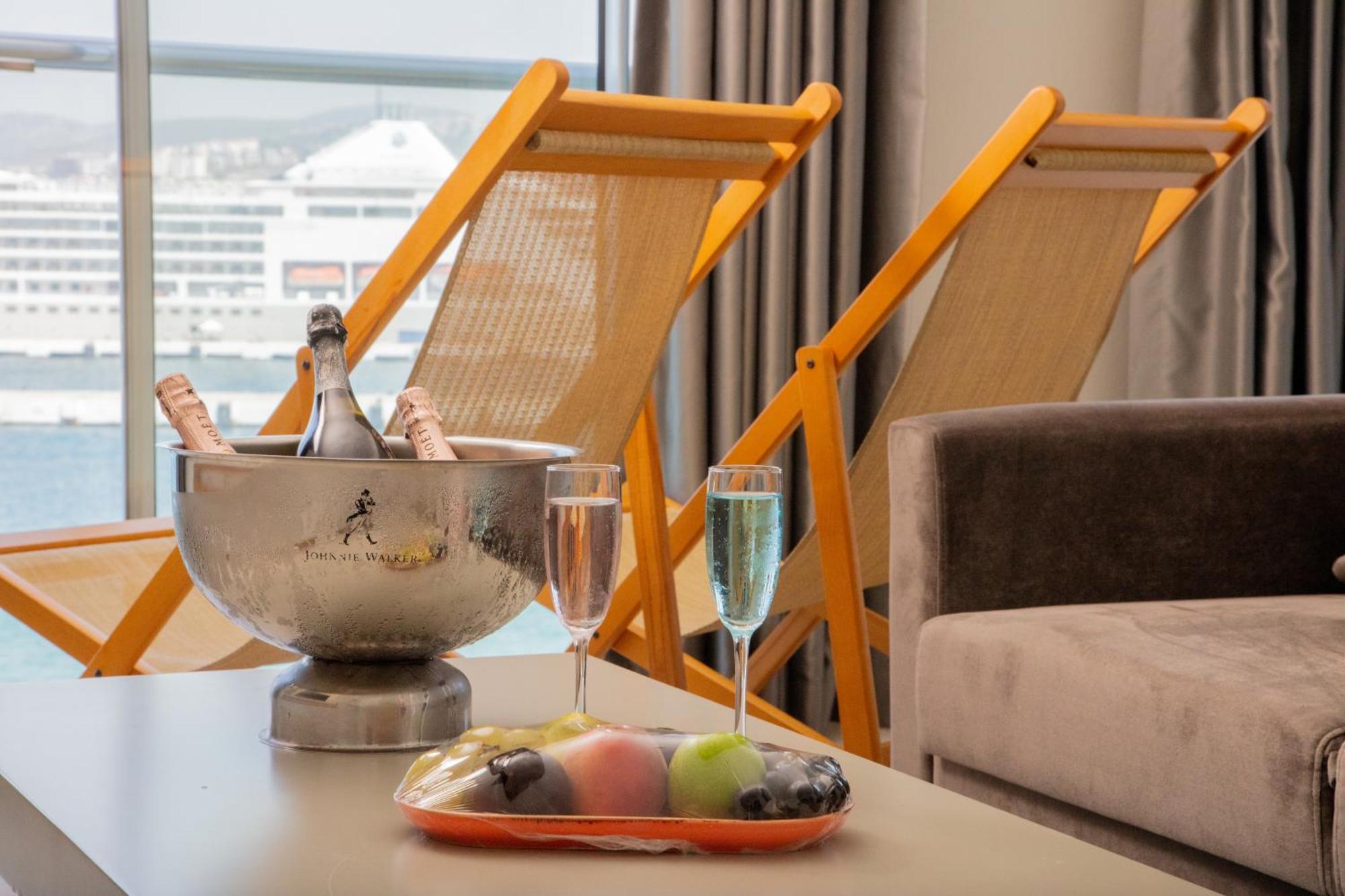 קוסדסי Efe Hotel מראה חיצוני תמונה