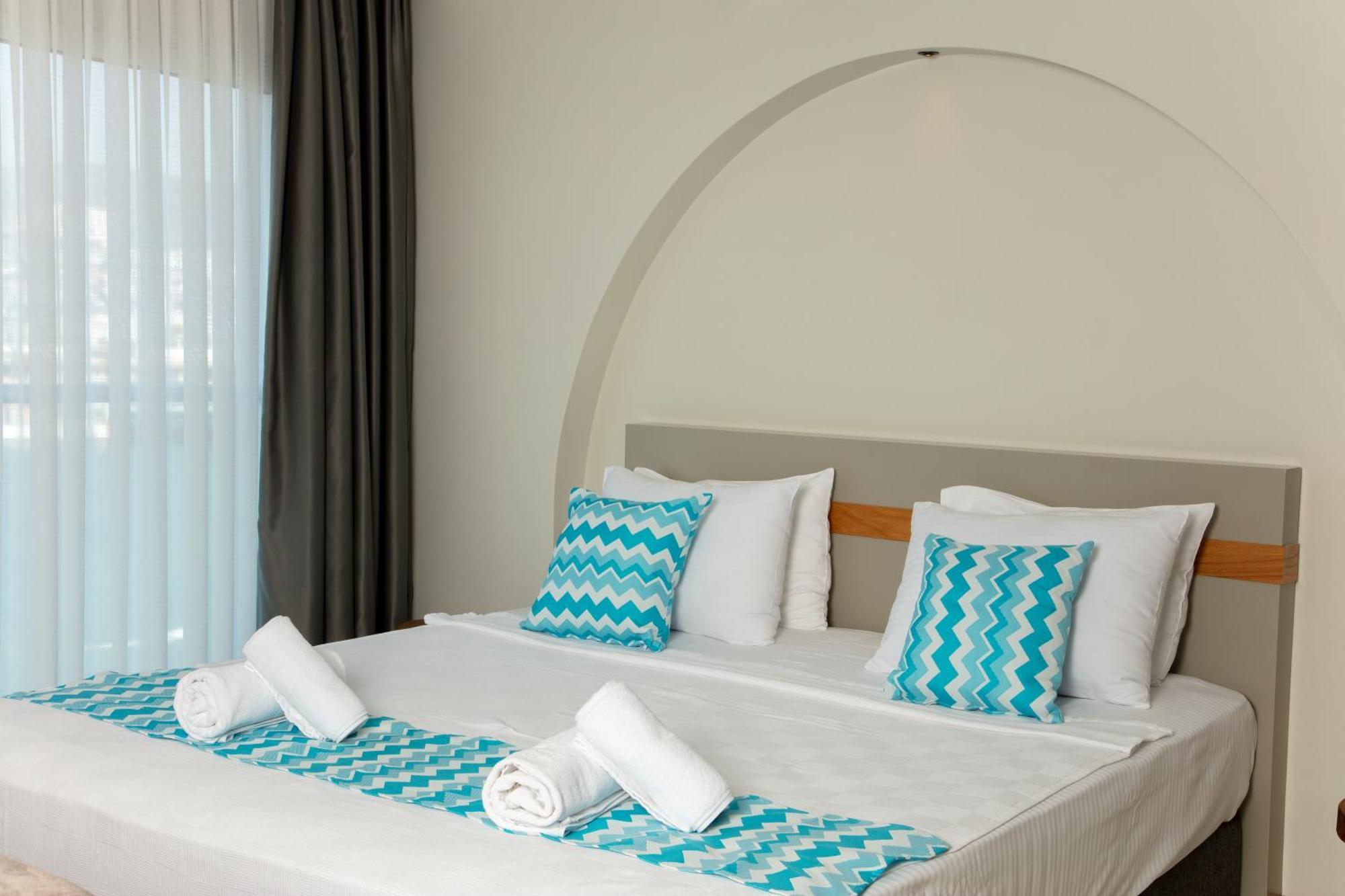קוסדסי Efe Hotel מראה חיצוני תמונה