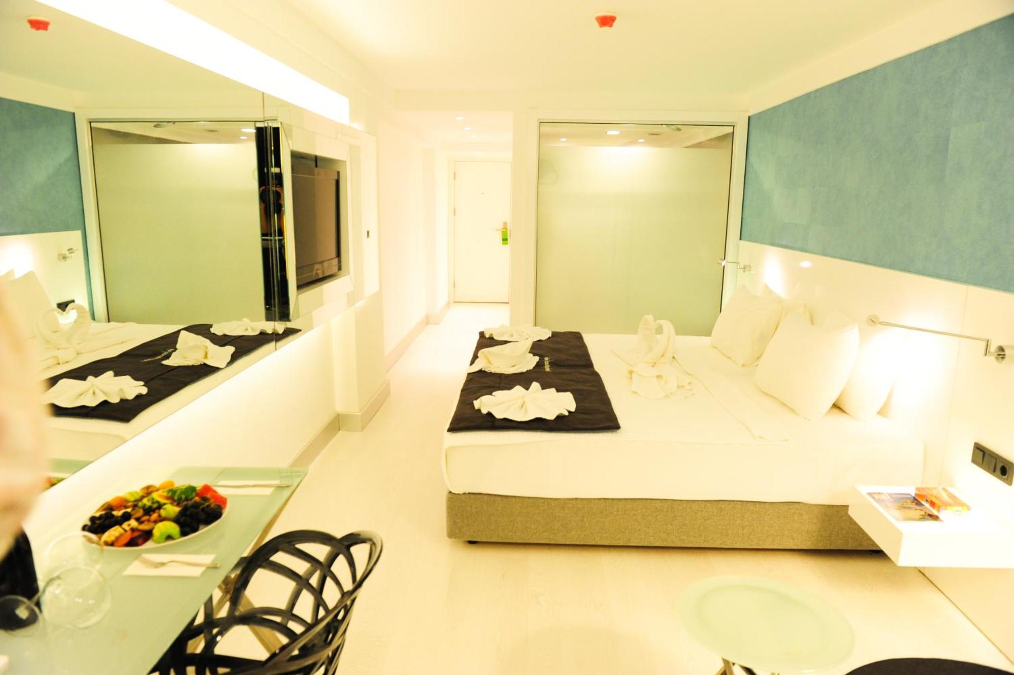 קוסדסי Efe Hotel מראה חיצוני תמונה